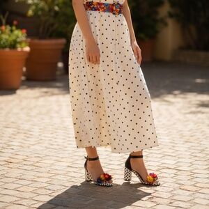 Betsey‎ Johnson Strappy Heels Cut-Out Flowers Back / White Block Heel Size 5.5